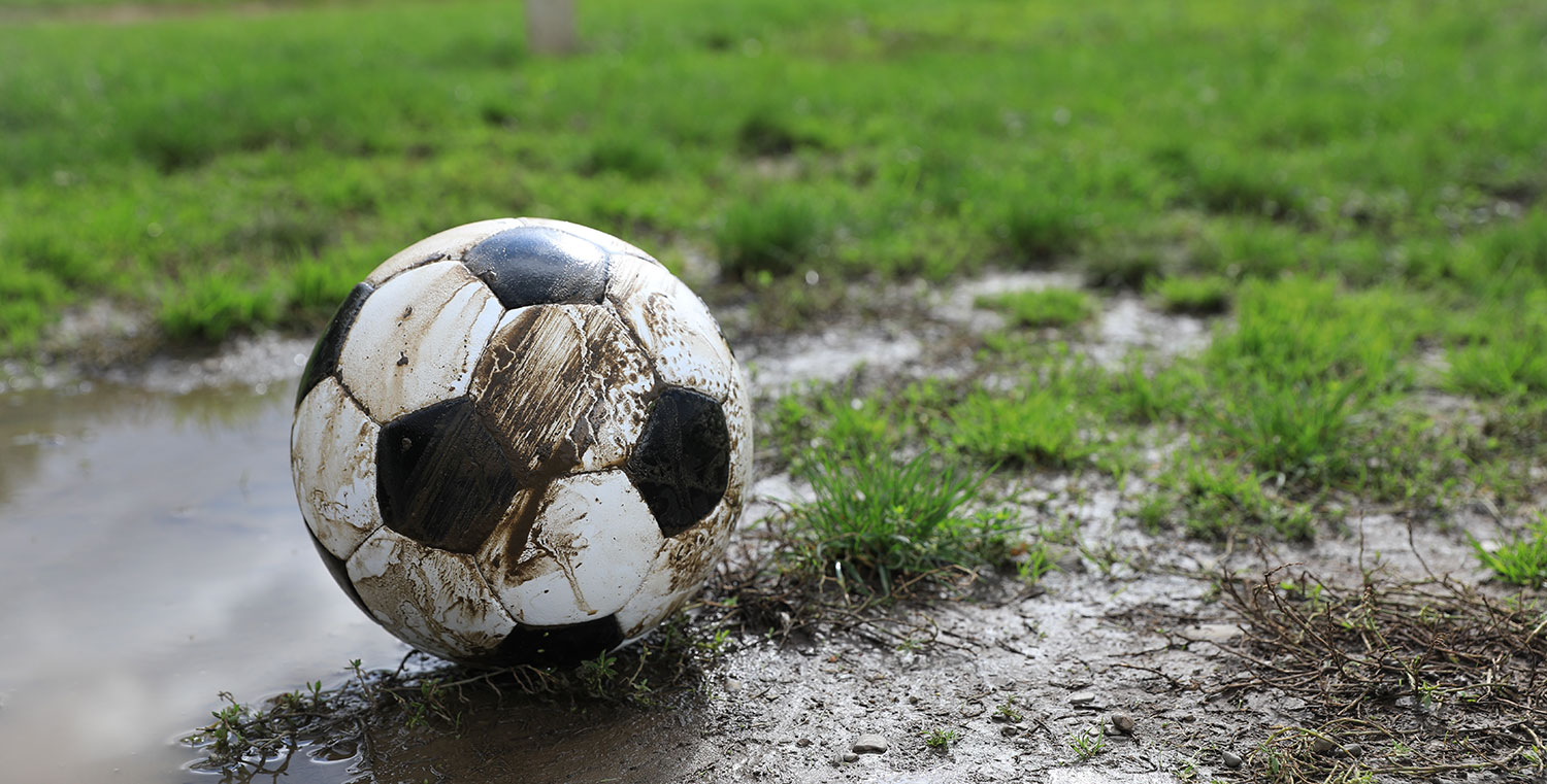 WYTHENSHAWE TOWN GAME OFF