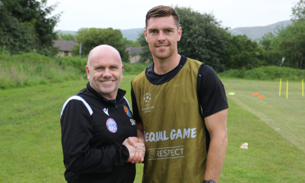 SCOTT SEPHTON SIGNS FOR RAMMY